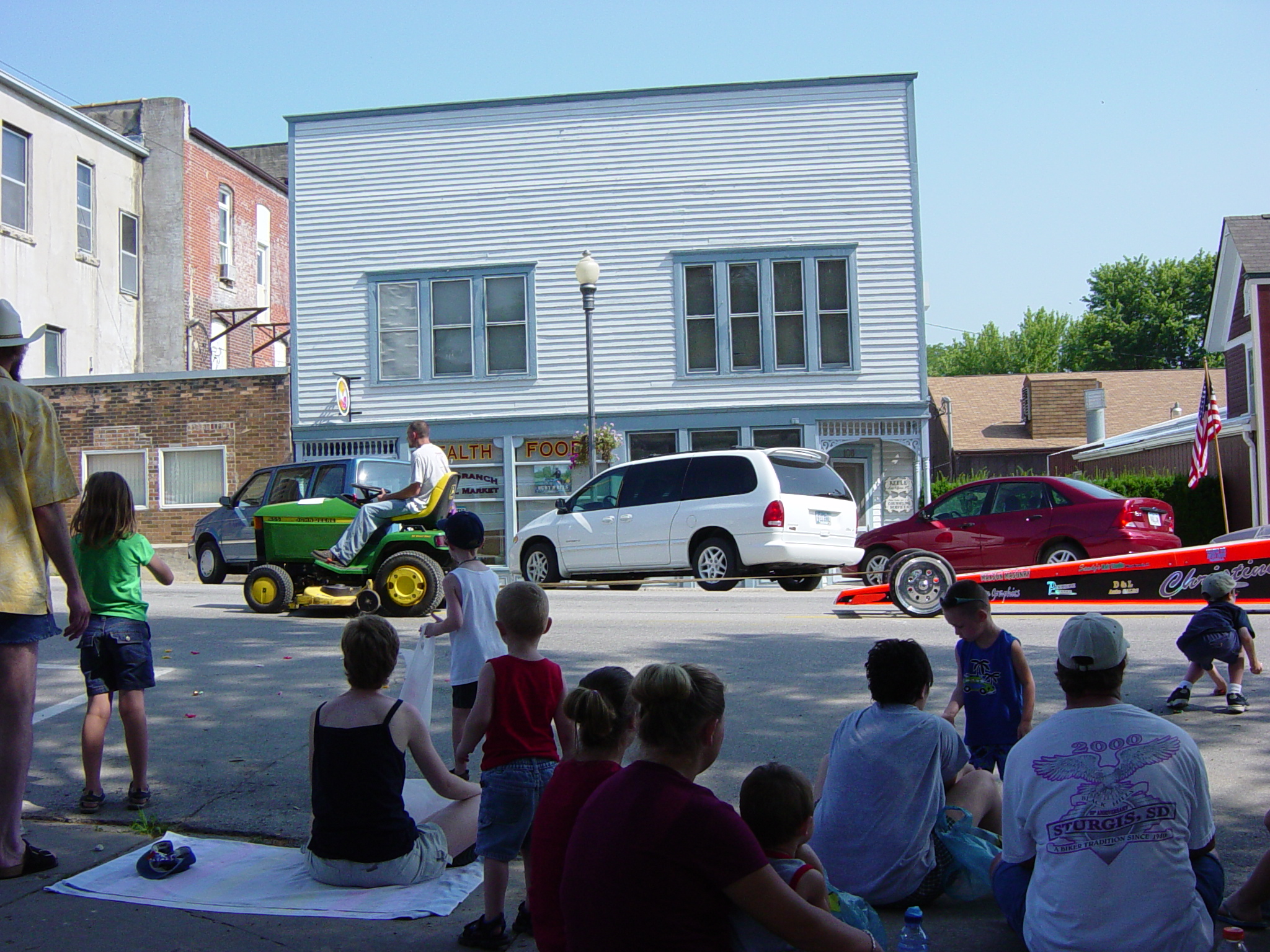 Little lawn mower pulling a drag race car., 2048x1536, 1426 Kb Little lawn mower pulling a drag race car.