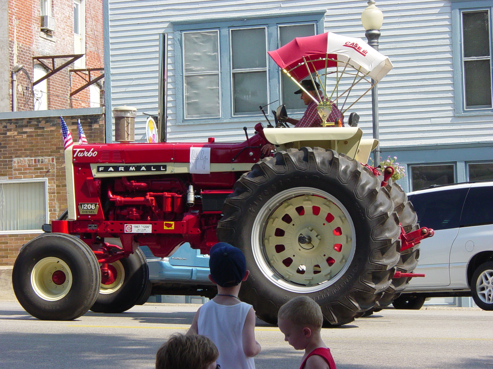 Big Red Tractor, 2048x1536, 1421 Kb Big Red Tractor